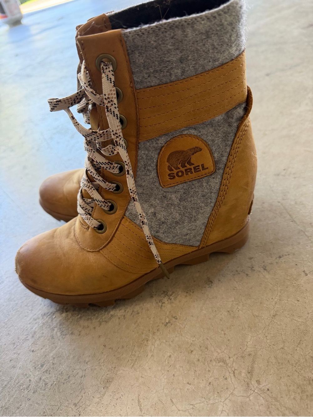 Sorel Women's Tan Leather and Gray Felt Lace-Up Boot